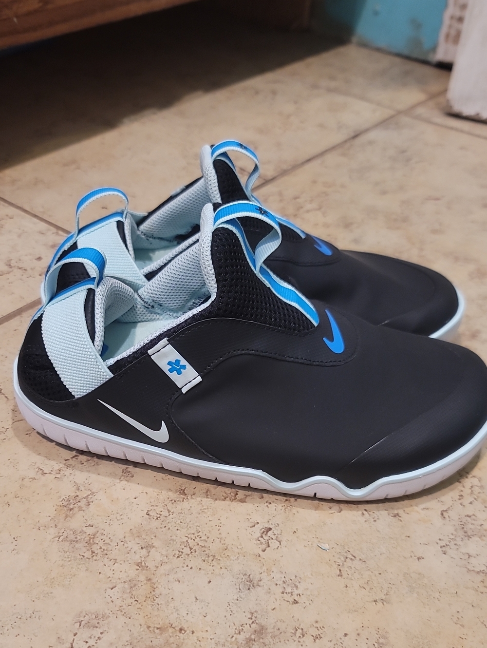 Nike Air Zoom Pulse Medical/Nursing Shoes - W omans size 5.5
